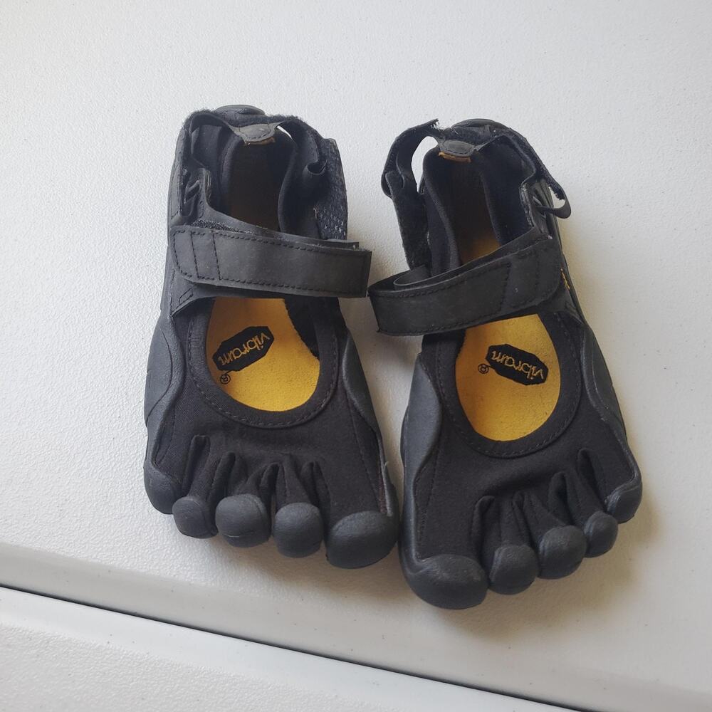 Vibram FiveFingers Shoes Womens Size 6 Black Toe Barefoot Minimalist Running